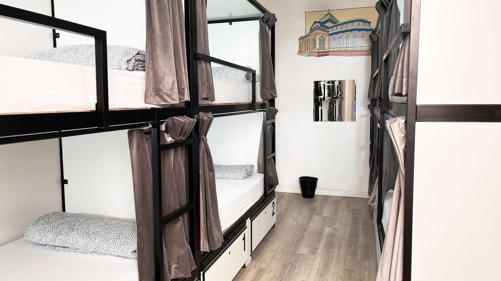 Way Hostel Мадрид Экстерьер фото